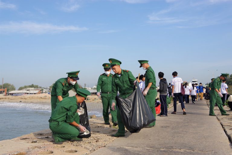 Phát động chiến dịch hãy làm sạch biển