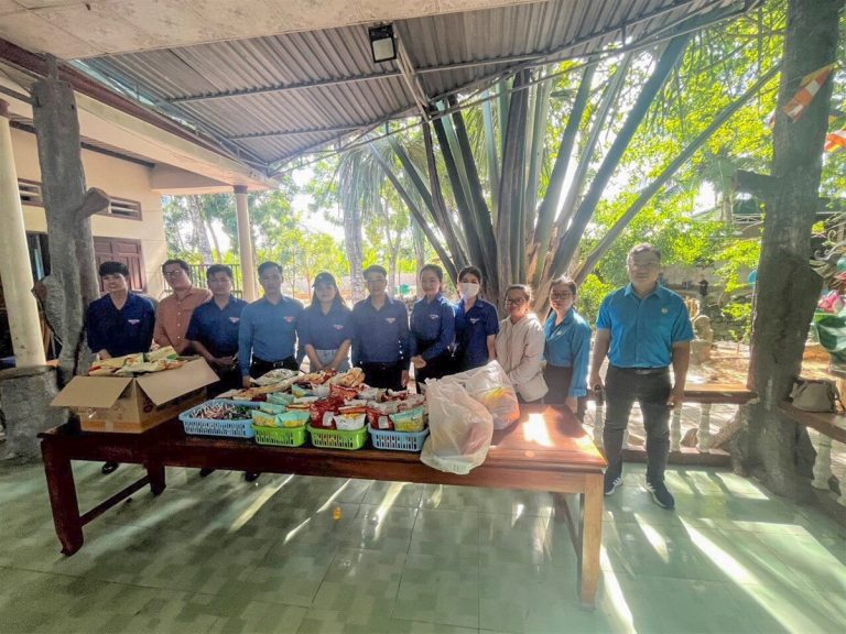 Công đoàn cơ sở Rạng Đông tổ chức Chương trình “Vì đàn em thân yêu”