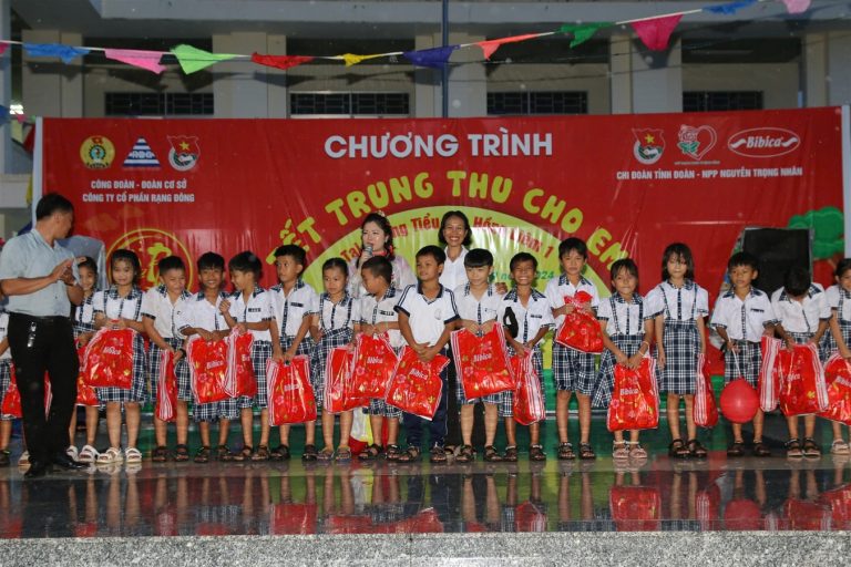 CĐCS RẠNG ĐÔNG PHỐI HỢP VỚI ĐOÀN THANH NIÊN CÔNG TY TỔ CHỨC CHƯƠNG TRÌNH “TẾT TRUNG THU CHO EM”